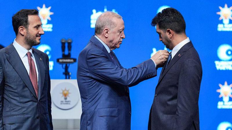 İstanbul'da üç belediye başkanı daha AKP'ye geçti