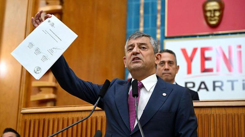 Özgür Özel ve Veli Ağbaba hakkında fezleke düzenlendi
