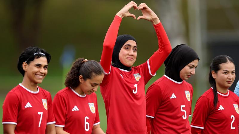 Afgan kadın futbolcular ilk milli maçlarını yaptı