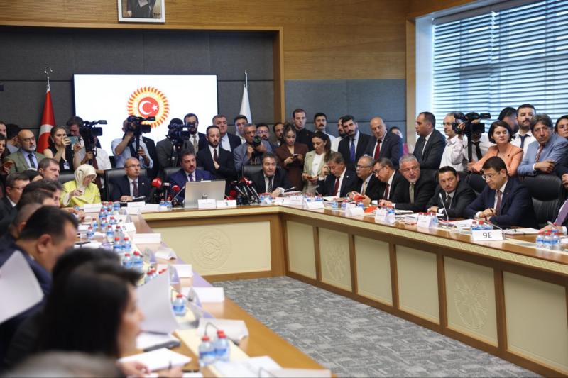 Çerçeve Yasa Adalet Komisyonu'nda: Görüşmeler gergin başladı