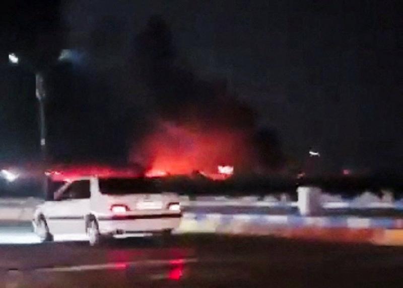 ABD İran'ı vuruyor: Ülkenin güneyinde patlama sesleri duyuluyor