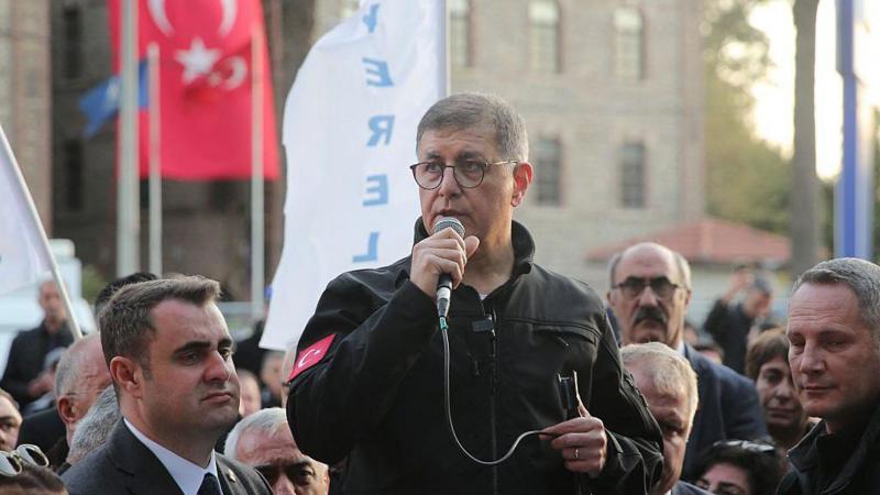 İzmir Büyükşehir Belediye Başkanı Cemil Tugay CHP'den istifa etti
